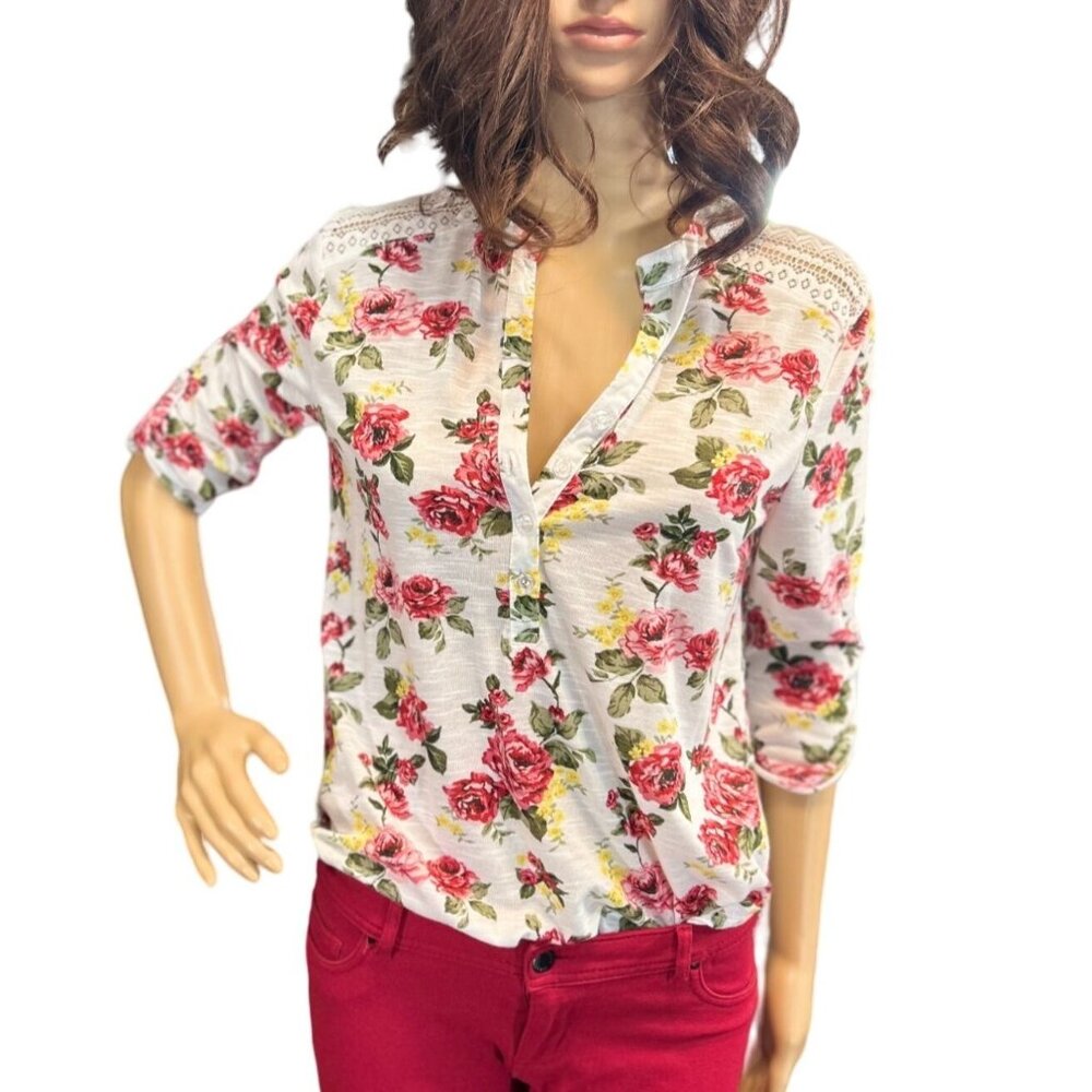 (6‎ for $25) Floral Lace Inset V-Neck Blouse size small